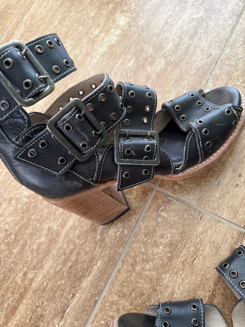 freebird Black  Blake Grommet-Strap Block-Heel Sandals - Picture 4 of 8